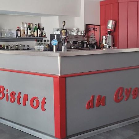 Logis Hotel Restaurant Le Cygne Yssingeaux Exterior foto